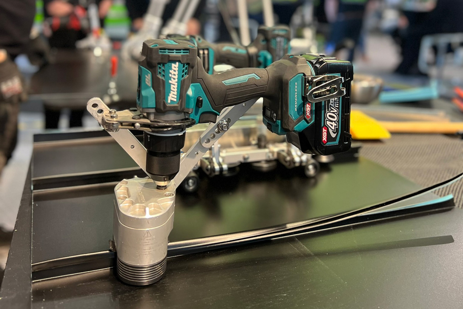 FalsCutter – effektiv falsskärare för snabb demontering av plåttak